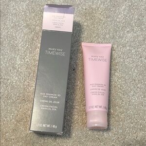Mary Kay Timewise Age Minimize 3D Day Cream in Pink Tube